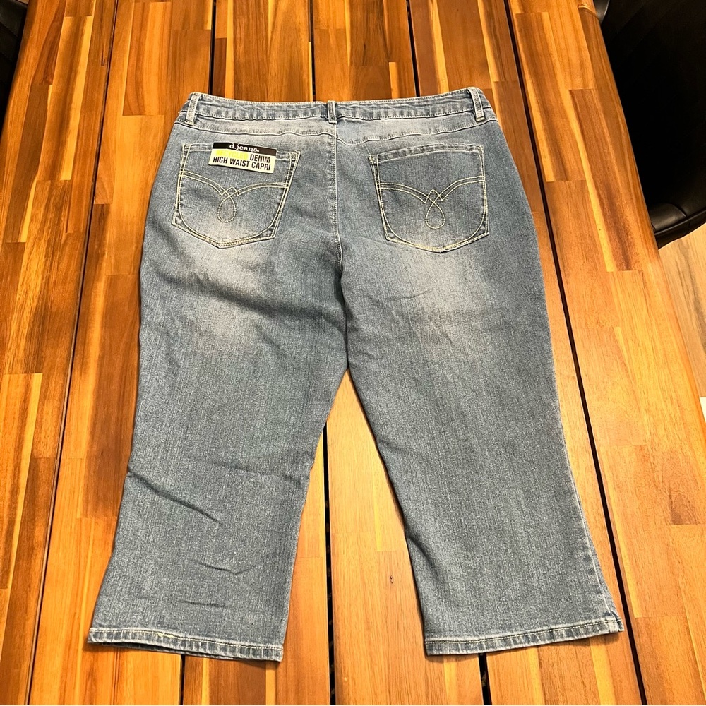 🆕 d.jeans High Waisted Distressed Denim Capri Jeans Size 14 - Picture 9 of 10